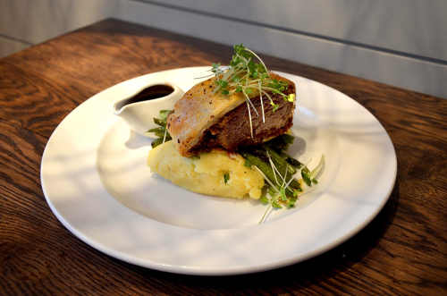 Beef Wellington With Horseradish Mash, Sautéed Green Beans And Red Wine Jus