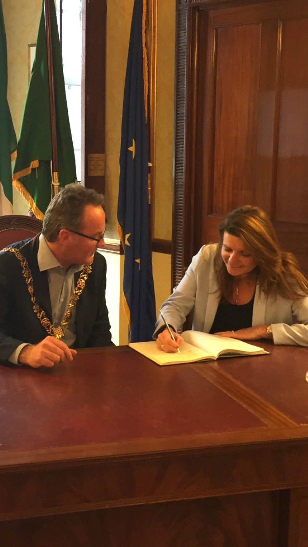 Rachel Gaffney signing the visitor book in Cork City Hall