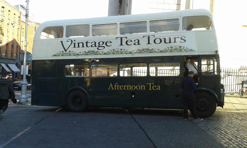 Pauline the Bus - Vintage Tea Tours