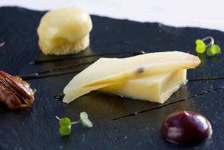 Knockdrinna Meadow Sheeps Cheese rarebit with port & pear puree