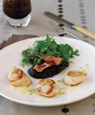 Seared Scallops with Black Pudding and Crispy Bacon 