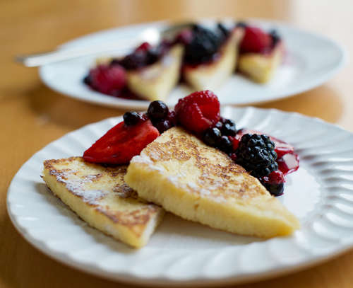 French toast with summer berries