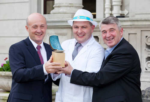 L to R: Donal Buckley, Business Development & Innovation Director, BIM; Gerard Collier, Fisherman’s Catch, Clogherhead winner of BIM’s Young Fishmonger Competition 2015 and Martin Shanahan, Fishy Fishy Restaurant, Kinsale and TV broadcaster
