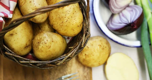 COD & POTATO CAKES WITH MELTED CHEDDAR CENTRE