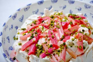 Rhubarb Pavlova 